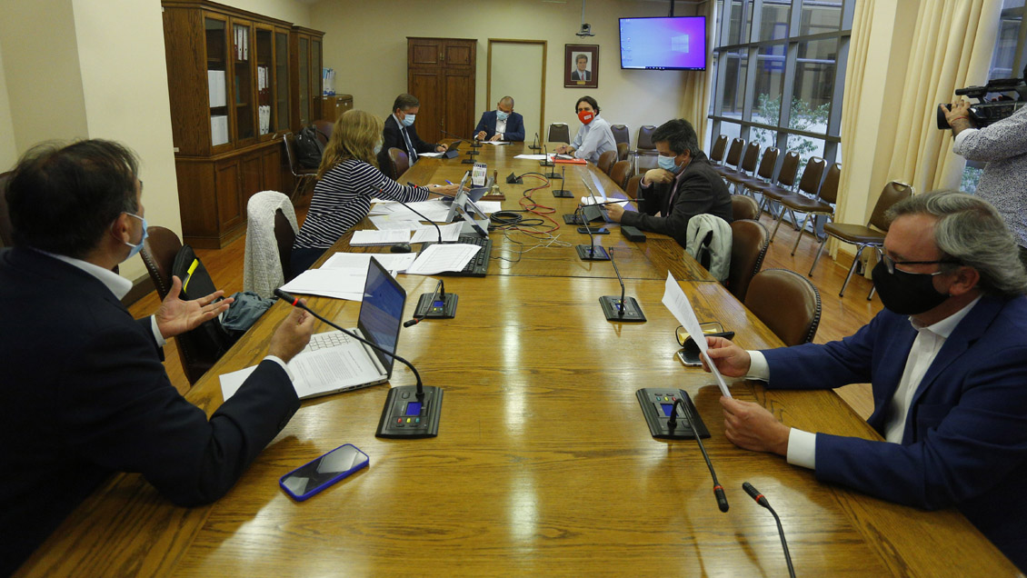 Por el toque de queda: Comisión de la Cámara Baja no alcanzó a completar votación de ley de eutanasia