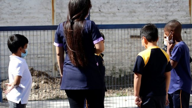 Infectólogo infantil: Clases presenciales funcionan si cumplen condiciones sanitarias y hay transmisión estable del virus