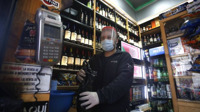 Botillerías repudian restricciones y acusan estar en riesgo de 