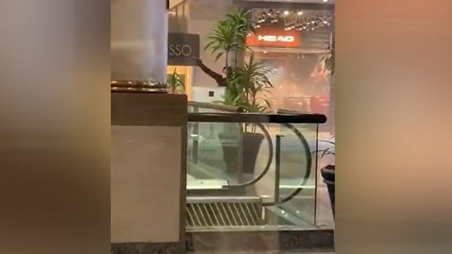 Diez delincuentes protagonizaron asalto armado en mall Alto Las Condes: Un PDI fue herido