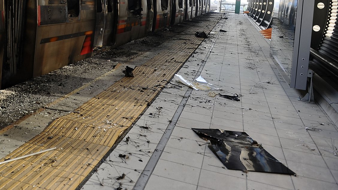 Dos sujetos fueron condenados por ataque al Metro La Granja, pero Fiscalía quedó disconforme