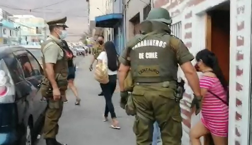 Detienen a 26 personas consumiendo alcohol al interior de un clandestino en Iquique