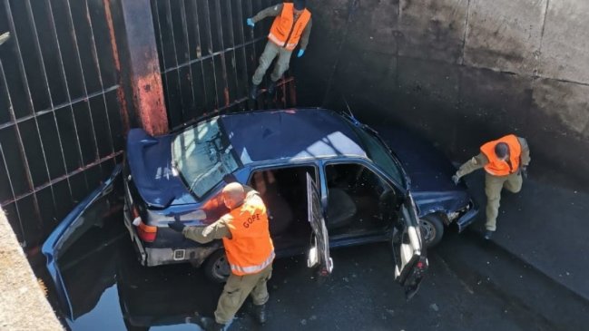 Carabineros rescató cuerpo de joven que cayó en su vehículo al canal Laja-Diguillín