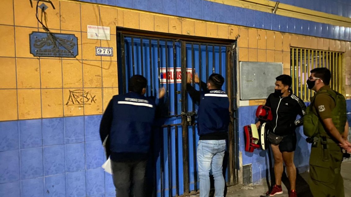 Descubren gimnasio funcionando en Iquique: Se cursaron 24 sumarios sanitarios