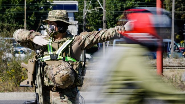 Joven que iba al médico con su pareja terminó reducido por infantes de marina por falta de permiso