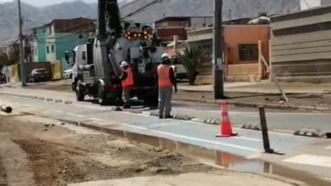 Rotura de matriz obligó corte que mantiene 134 hogares sin agua en Antofagasta