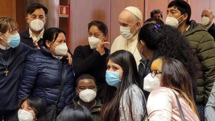 Papa Francisco visitó a las personas sin hogar que se vacunan en el Vaticano