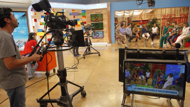 Consumo televisivo tuvo histórica alza en 2020: Llegó a 6 horas y 22 minutos diarios