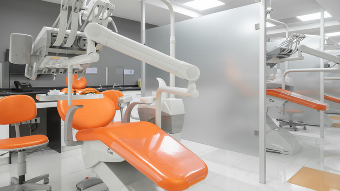 Clínica dental aprovechaba patente como fachada para realizar tratamientos estéticos