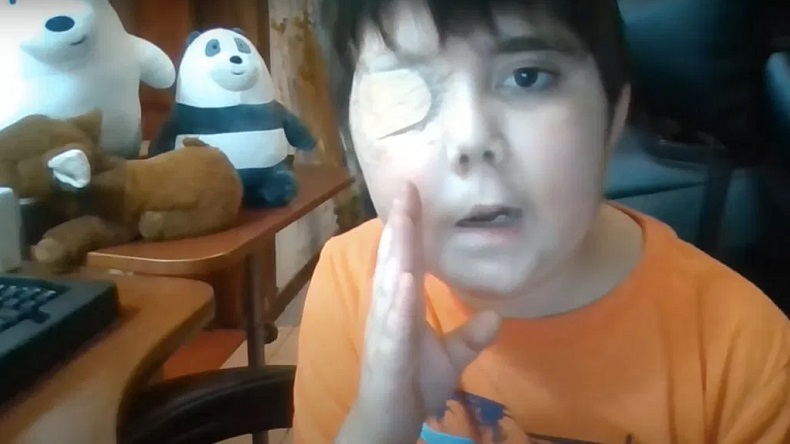 Cumplió su sueño: Niño chileno superó el millón de suscriptores en Youtube en un día