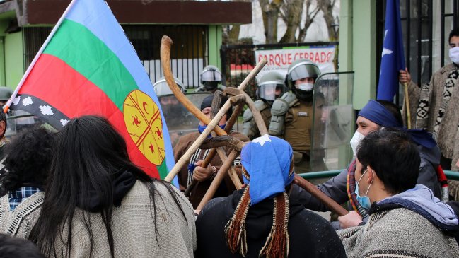 Dirigentes mapuche sobre funcionario judicial con armas de guerra: 