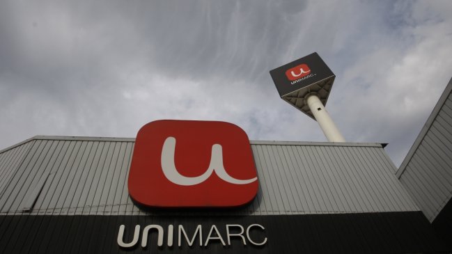 Carabineros pidió criterio al fiscalizar luego que supermercado prohibiera el ingreso de mamá con guagua