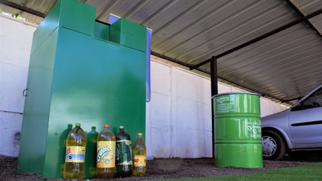 Instalan puntos de reciclaje de aceite vegetal en Machalí y Coya