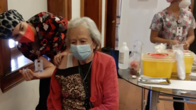 Más del 80% de los adultos mayores de Antofagasta recibieron ambas dosis contra el Covid-19