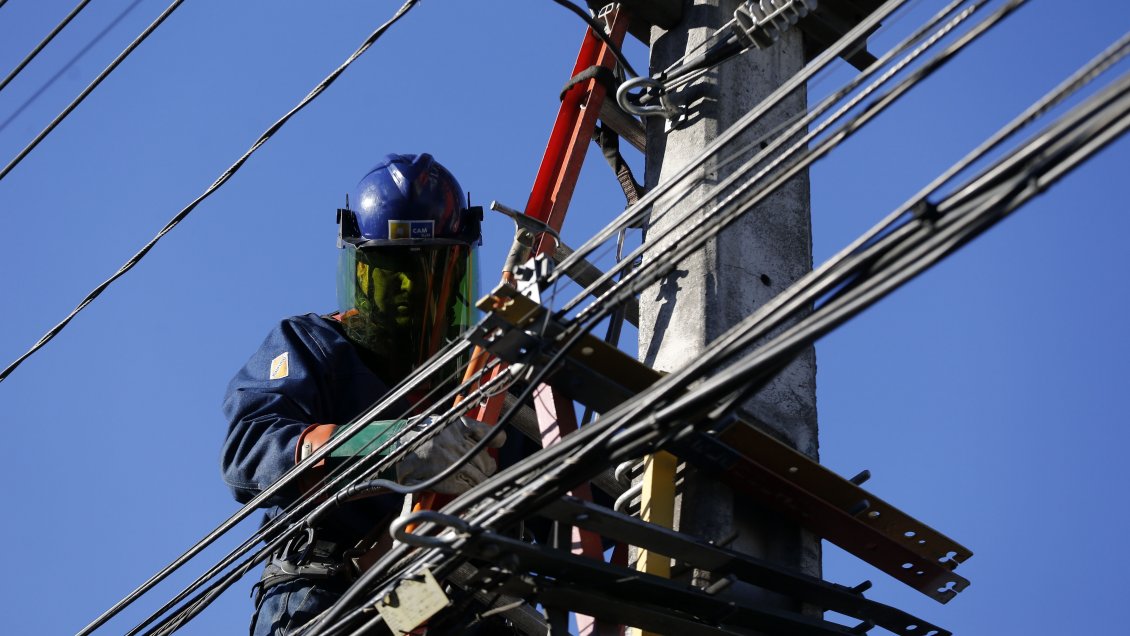 Reportan corte de luz en varios sectores de Iquique