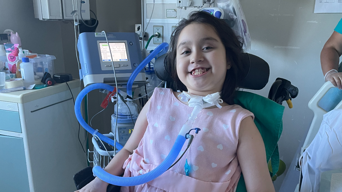 Pese a fallo de la Suprema, Isapre obliga a padres de niña de 9 años a pagar su millonaria cirugía