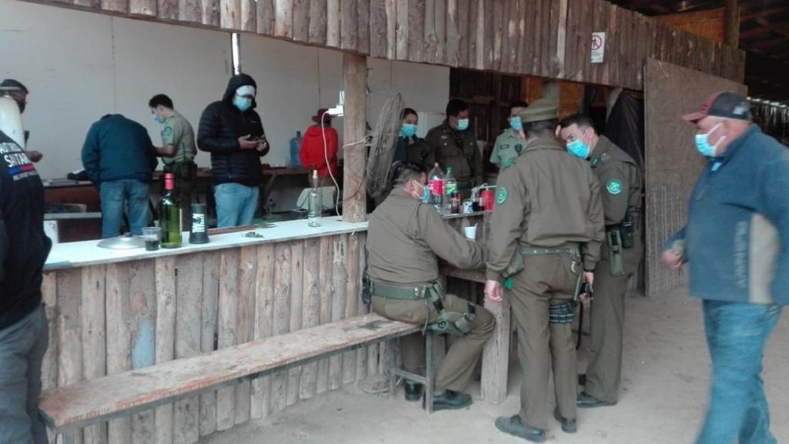 Santa Cruz: Detienen a 28 personas por participar en una carrera a la chilena