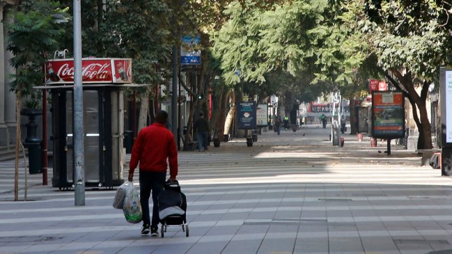 De las 52 comunas de la Región Metropolitana, sólo seis bajaron sus casos de Covid en la cuarentena