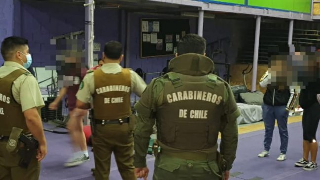 Detectan gimnasio funcionando en Antofagasta: Habían 25 personas en su interior