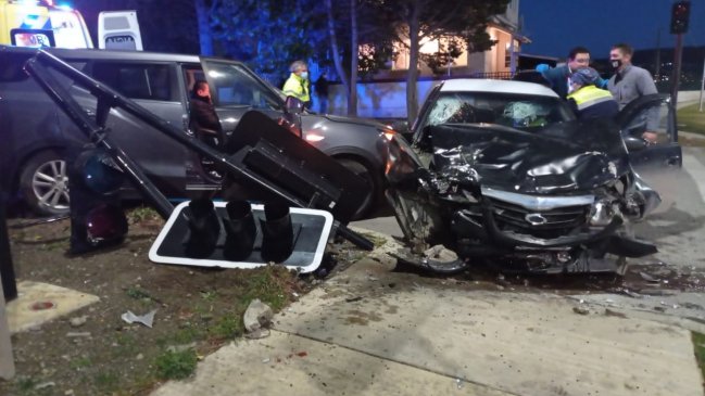 Violenta colisión dejó tres personas lesionadas en Punta Arenas