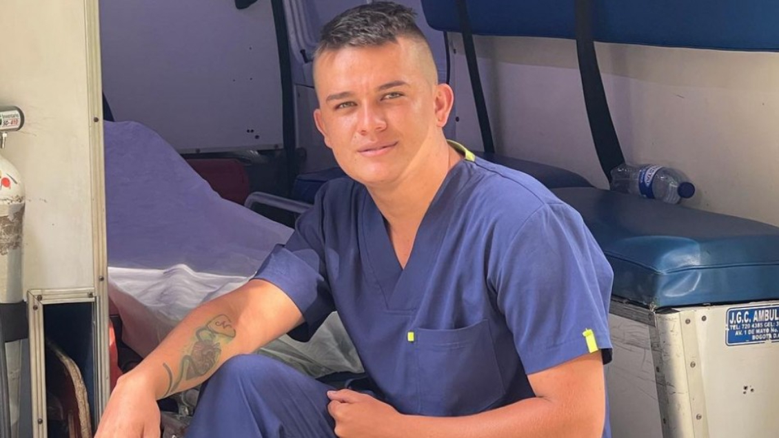 Influencer murió atropellado minutos después de regalar sus zapatillas a un inmigrante