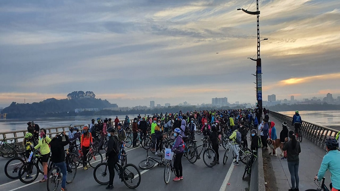 Cientos de ciclistas coparon las calles de Concepción en defensa del Santuario de Hualpén