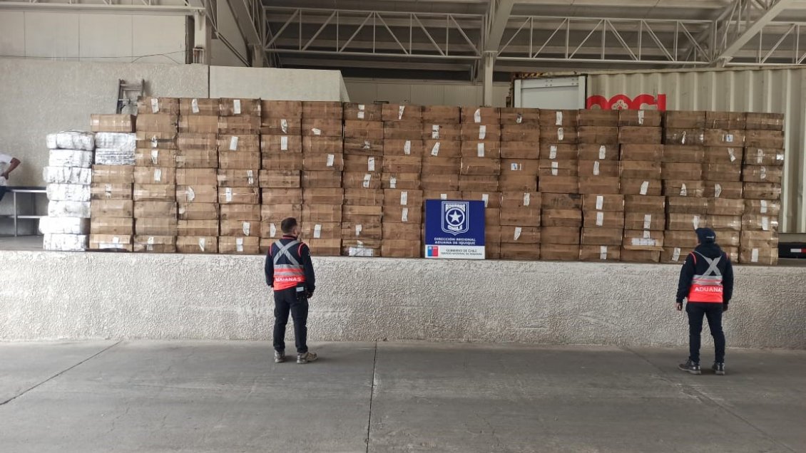 Camionero intentó cubrir con concentrado de mineral millonario contrabando de cigarrillos