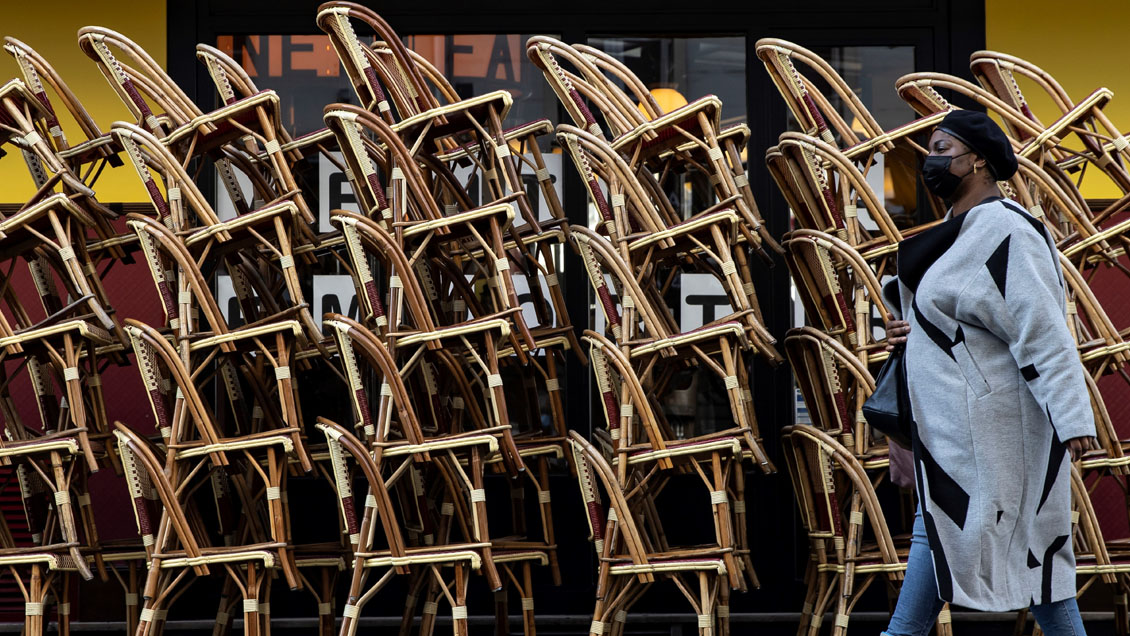 Francia continúa con las UCI llenas en la víspera de su desescalada