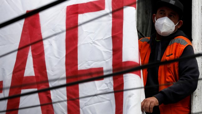 Trabajadores portuarios paralizarán este lunes a favor del tercer retiro