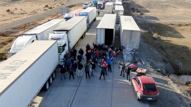 Camioneros chilenos bloquean ruta en protesta por cortes en Argentina