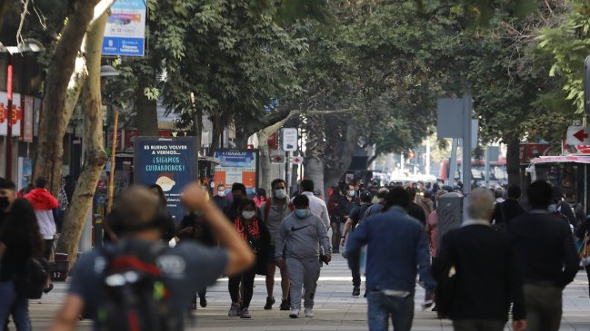 Hoy terminó el confinamiento total en la Región Metropolitana: 10 comunas avanzaron a transición