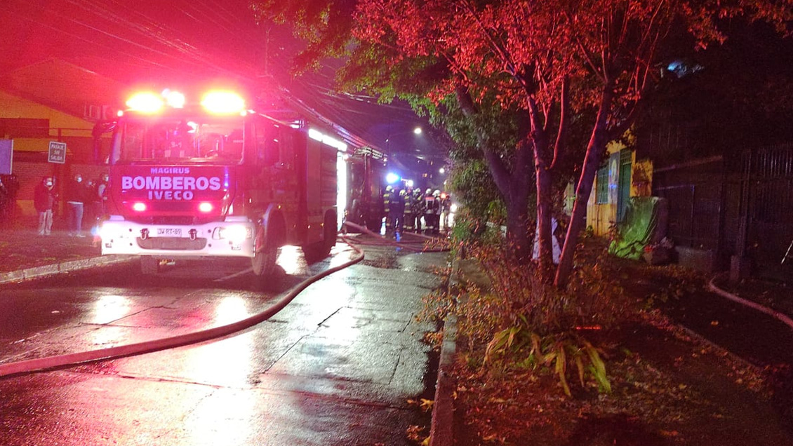 Un muerto en incendio en el centro de Los Ángeles