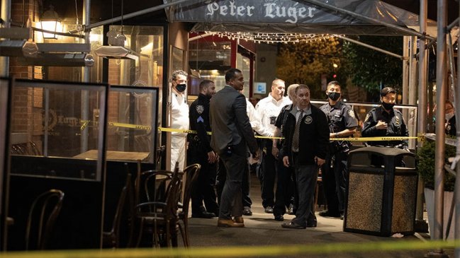 Dos personas fueron heridas en tiroteo frente a emblemático restaurante neoyorquino