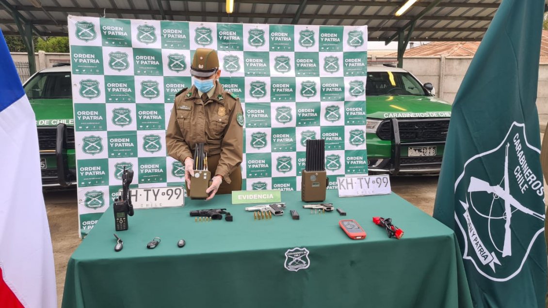 Mostazal: Cinco sujetos detenidos por portar inhibidores de señal y armas de fuego