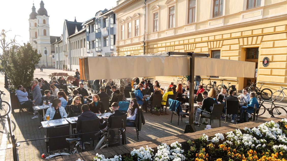 Hungría libera actividades recreativas de la mano de un certificado de vacunación