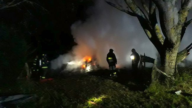Nuevo ataque incendiario en La Araucanía dejó dos casas y dos bodegas quemadas
