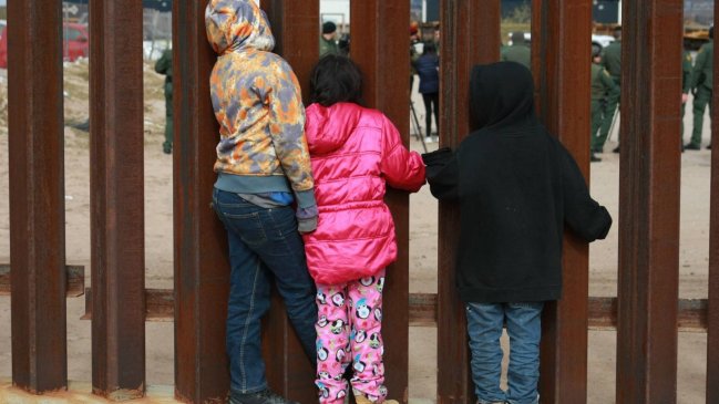 Gobierno de Biden reunirá a familias migrantes separadas desde esta semana