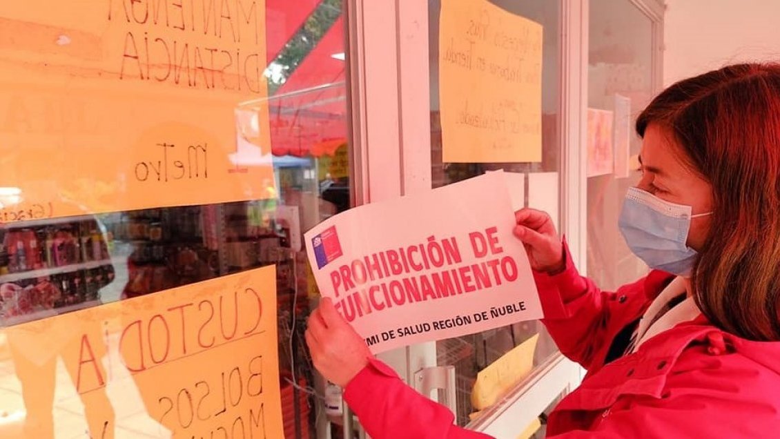 Salud prohibió funcionamiento a importadora china que duplicaba su aforo permitido en Bulnes