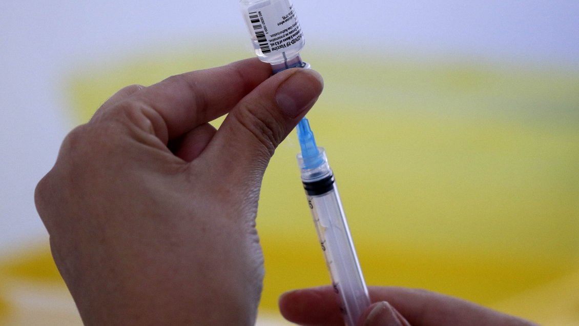 PUC y Sinovac trabajan en el primer laboratorio para producir vacunas contra el Covid en Chile