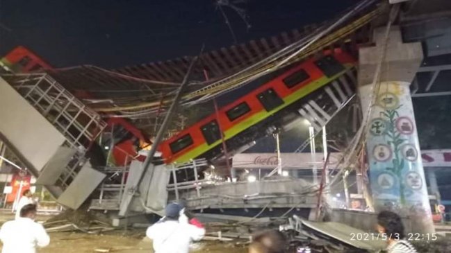 Caos y tragedia en México tras el colapso de un tramo elevado del Metro con varios vagones
