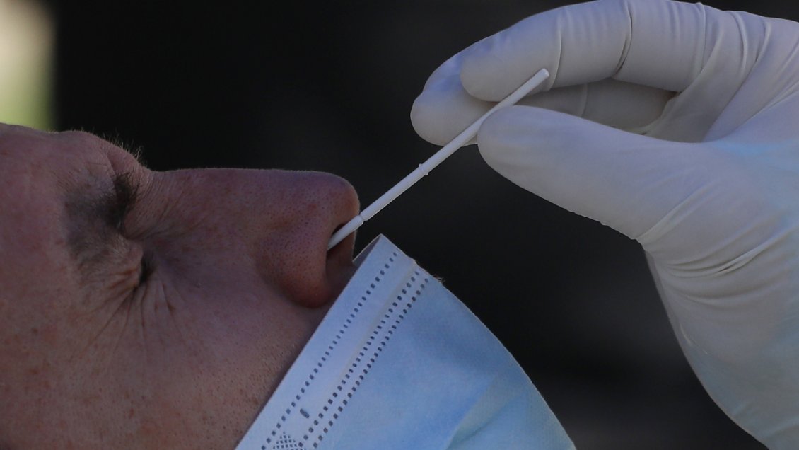 Con menos exámenes realizados, Chile registra 3.791 casos nuevos