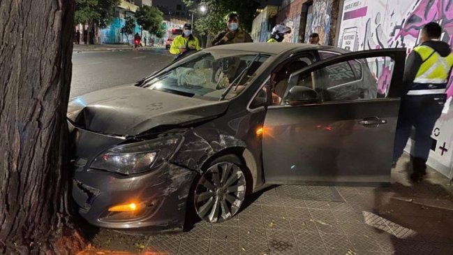 Persecución policial terminó con tres detenidos en Santiago