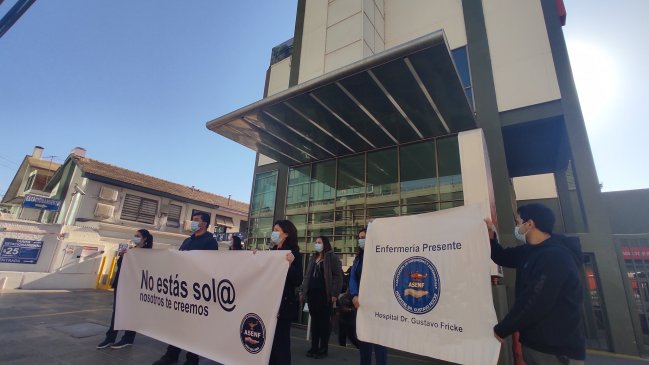 Tras suicidio de enfermera, gremio exige investigación externa a la clínica en que trabajaba