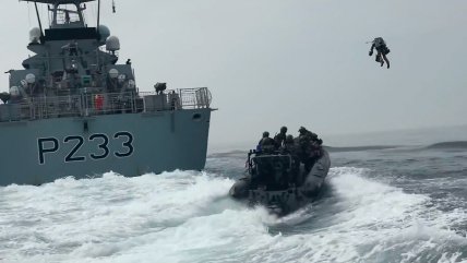 Así funciona traje volador para misiones marítimas