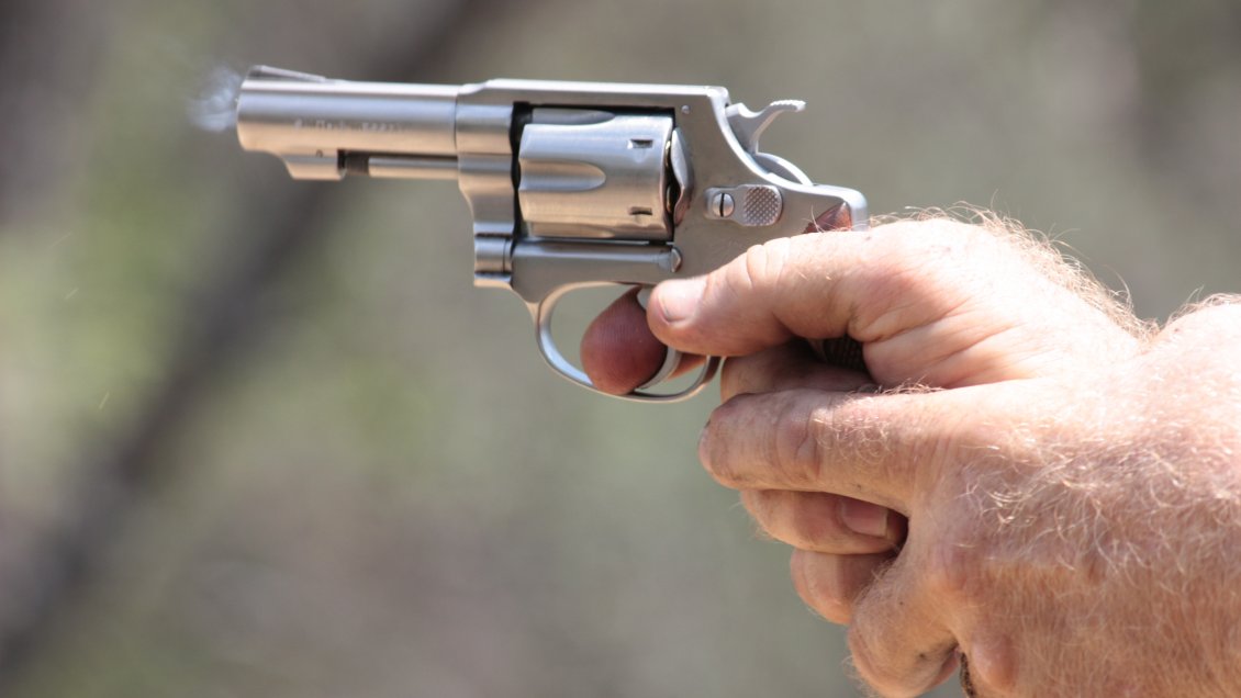 Tribunal absuelve a acusado por tráfico de drogas y tenencia de armas por presentación de 