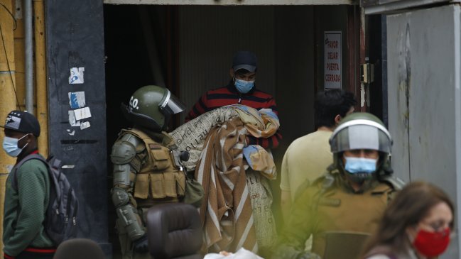 Familias protestaron por eventual desalojo de casa en Ñuñoa