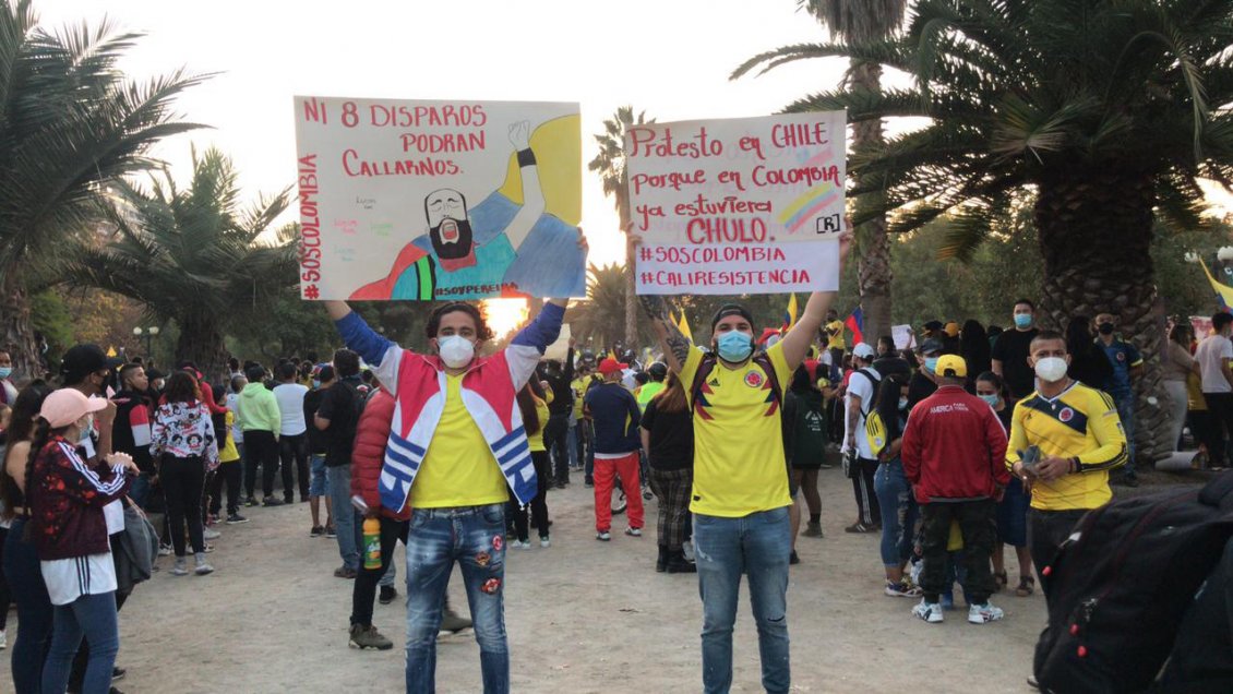 Masiva manifestación reunió a colombianos en el centro de Santiago