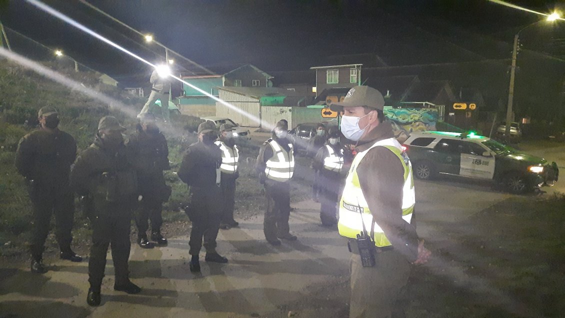 Puerto Aysén: Fiesta clandestina y show en cabaret terminaron con 17 detenidos