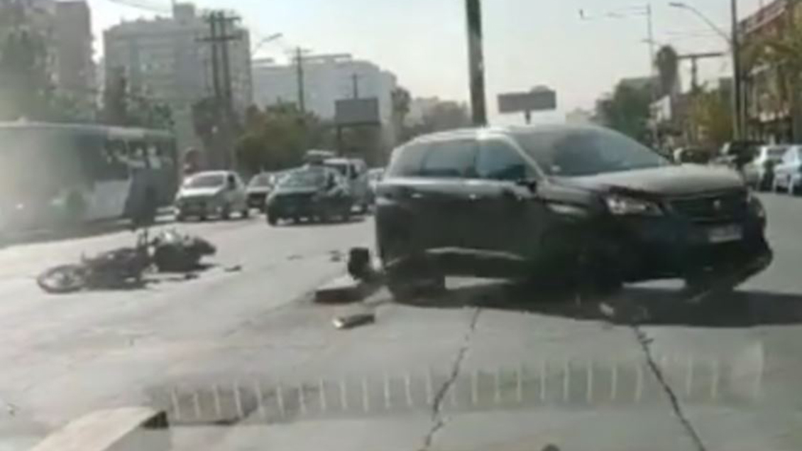 Conductor atropelló a motociclista tras discusión de tránsito en Santiago
