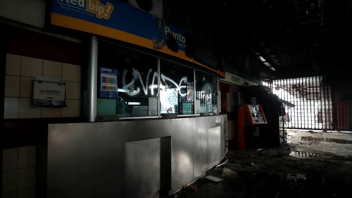 En segundo juicio, declaran culpable a adolescente por quema de Metro Pedrero y absuelven a su tío